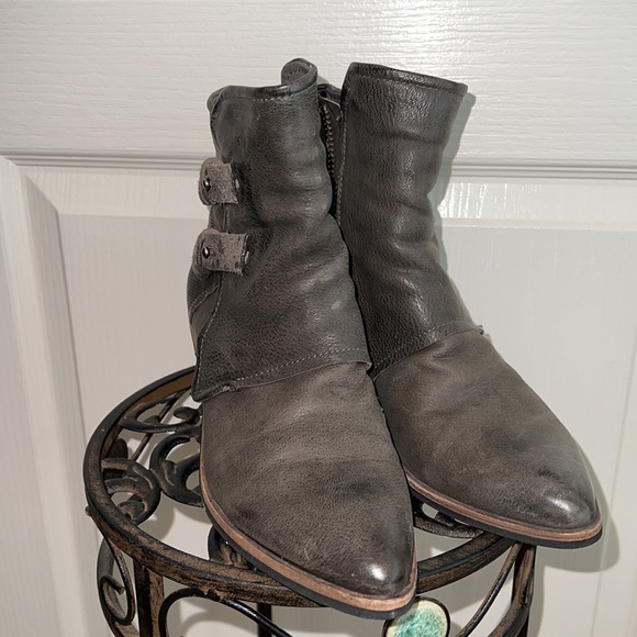 Dolce Vita Marley Gray Distressed Zip Booties - Picture 2 of 10